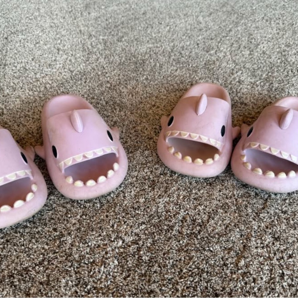 Kids Shark Slippers - Pink
